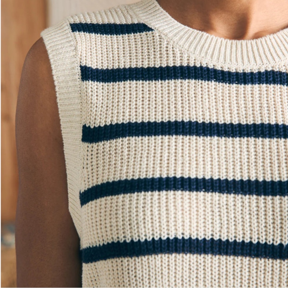 Like New! FAHERTY Miramar Linen Muscle Tank Ivory Navy stripe size Medium - Picture 4 of 11